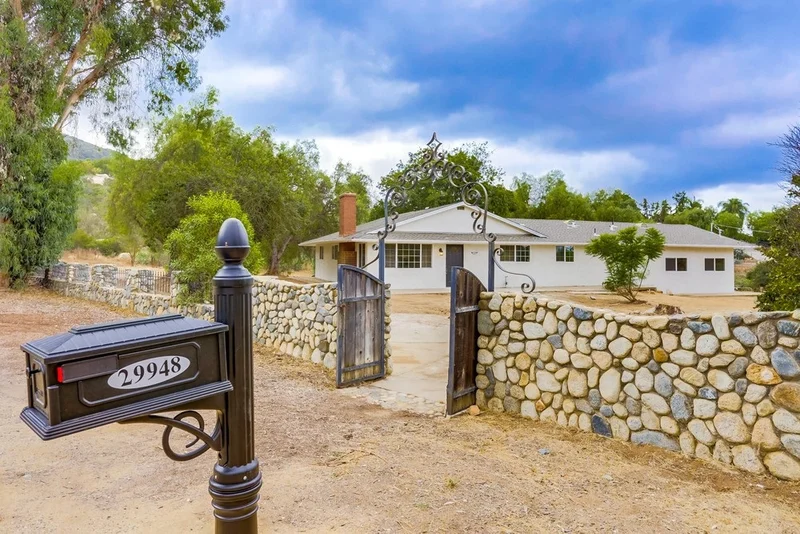 29948 Mauka Dr, Valley Center, CA 92082