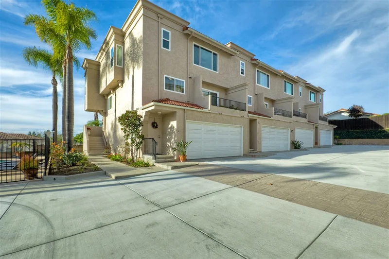 2984 Luciernaga #4, Carlsbad, CA 92009