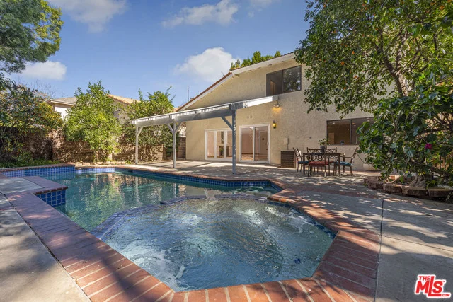 6221 Mammoth, Valley Glen, CA 91401