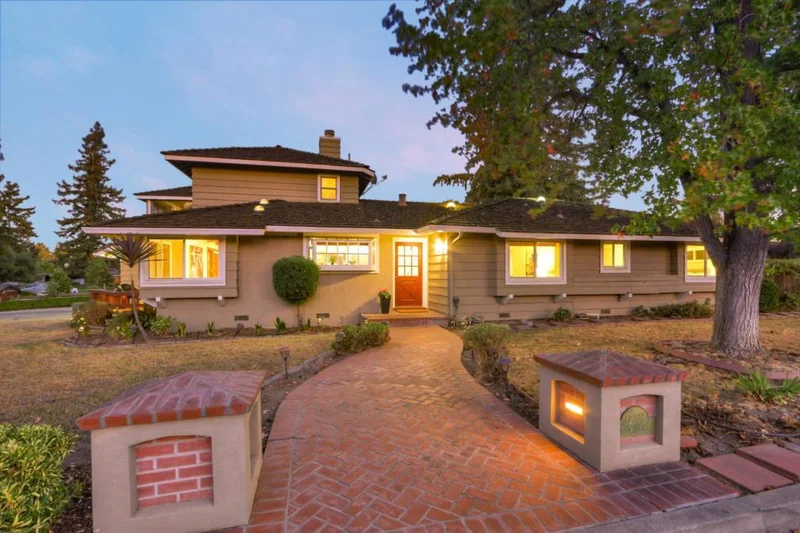 12308 Titus, Saratoga, CA 95070