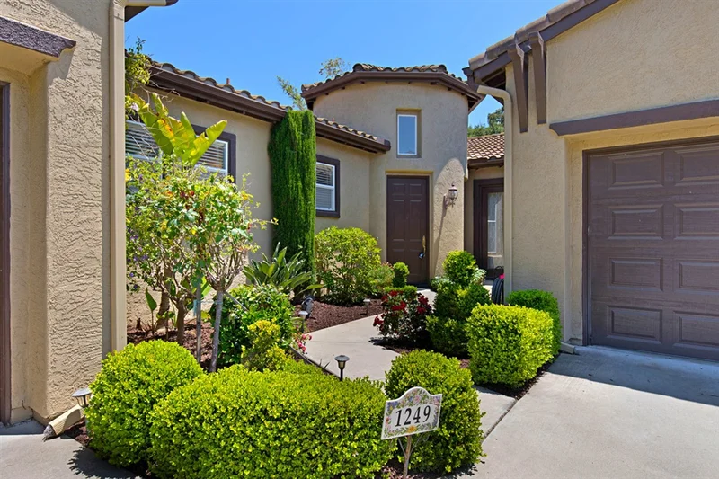 1249 Shadowcrest Ln, Fallbrook, CA 92028