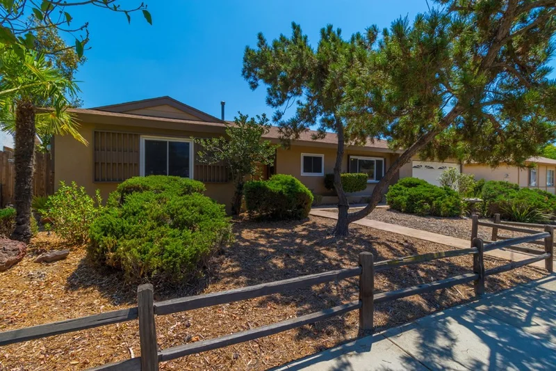 8655 Carlton Oaks Dr, Santee, CA 92071