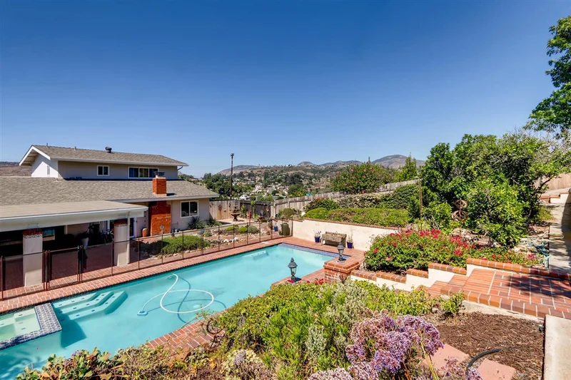 5585 Fontaine St, San Diego, CA 92120