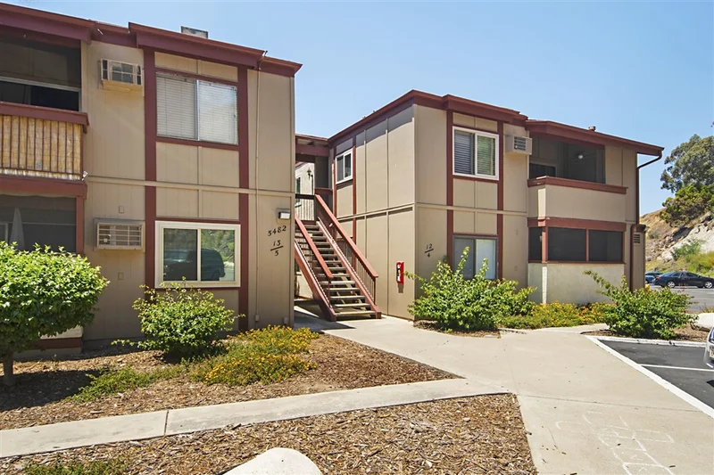 5482 Adobe Falls #4, San Diego, CA 92120