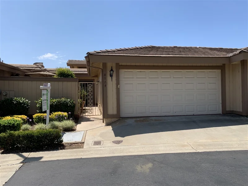 8519 Circle R Valley Ln, Escondido, CA 92026