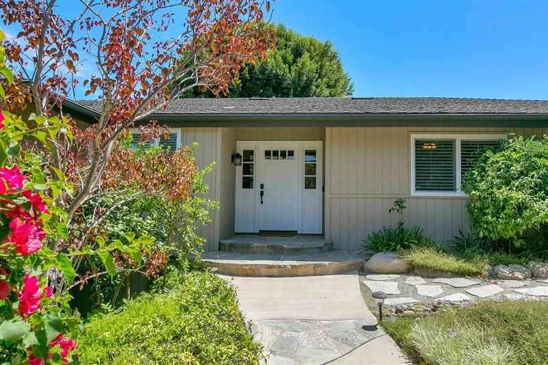 11533 Rolling Hills Dr, El Cajon, CA 92020