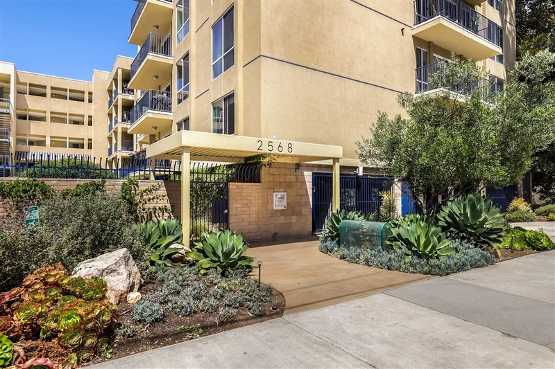 2568 Albatross St #4A, San Diego, CA 92101