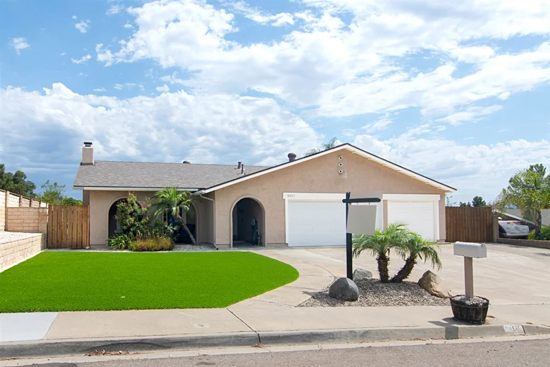 8457 Melrose Ln, El Cajon, CA 92021