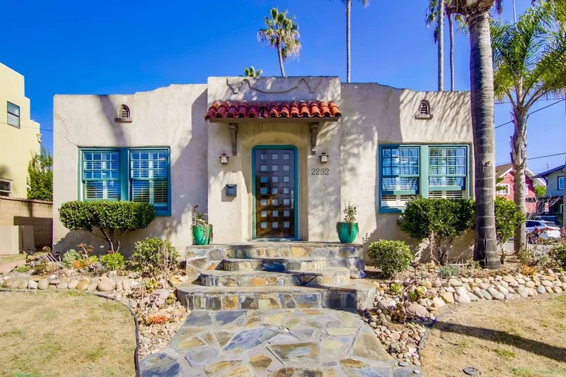 2252 Cliff St., San Diego, CA 92116