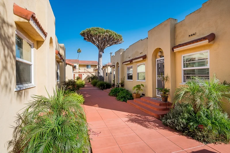 4585 Campus Ave, San Diego, CA 92116