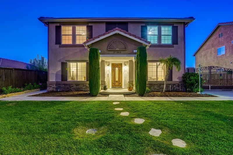 27303 Sierra Madre Dr, Murrieta, CA 92563