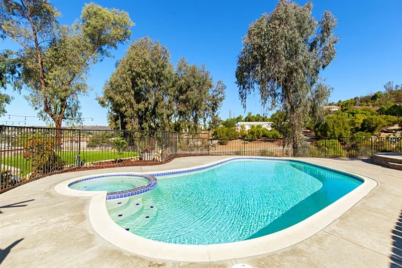 9142 Berkwood Dr, Spring Valley, CA 91977
