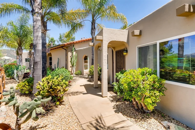 624 N Glen Oaks Drive, Alpine, CA 91901