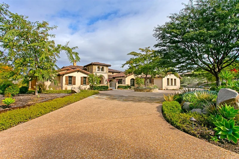 7670 Iluminado, San Diego, CA 92127