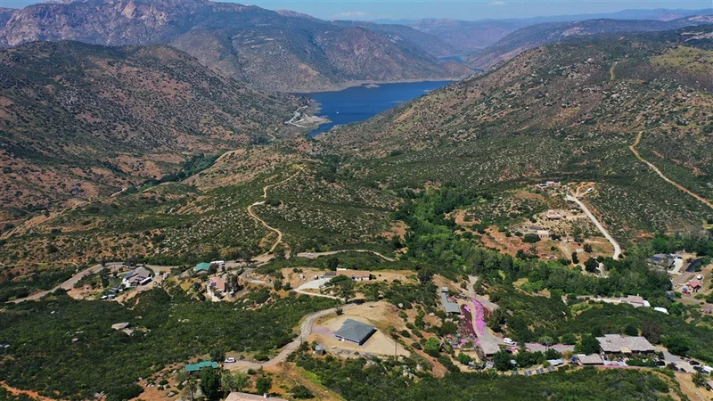 879 Peutz Valley Rd, Alpine, CA 91901