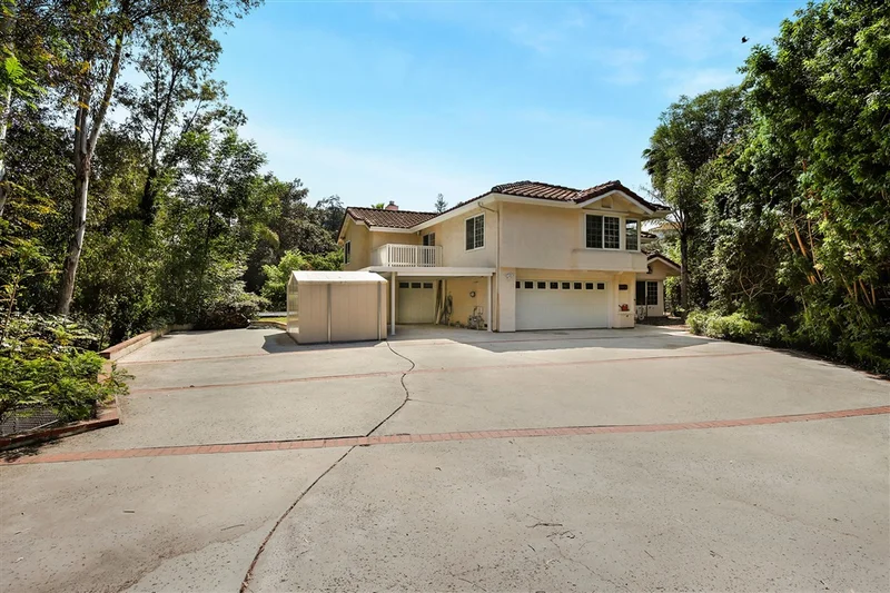 115 Alta Mesa Dr, Vista, CA 92084