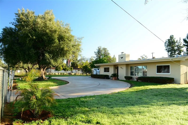 621 4th Sreet, El Cajon, CA 92019