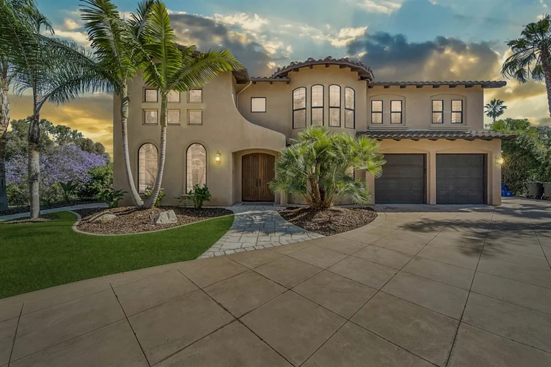 8623 Sunrise Ln, La Mesa, CA 91941