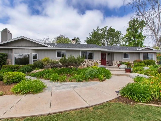 4255 Sleeping Indian Rd, Fallbrook, CA 92028