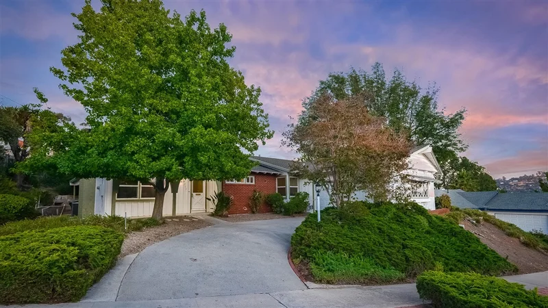 6315 Henderson Dr, La Mesa, CA 91942