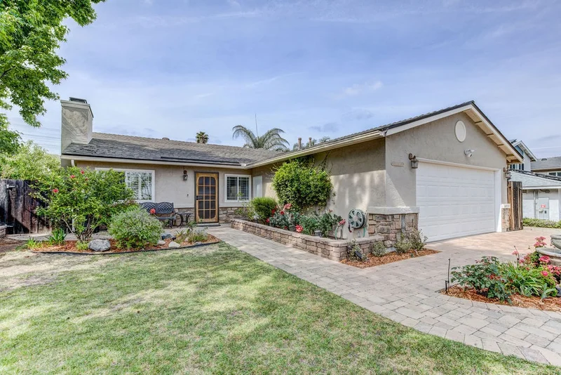 10154 Princess Joann Rd, Santee, CA 92071