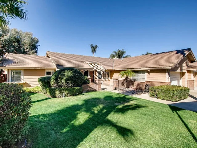 1139 Whispering Highlands Drive, Escondido, CA 92027