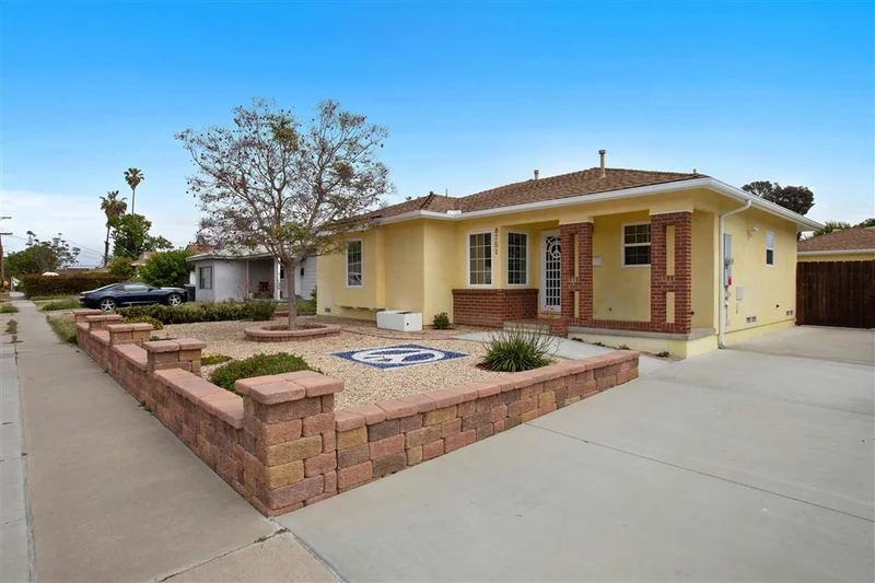 8751 Dallas St, La Mesa, CA 91942