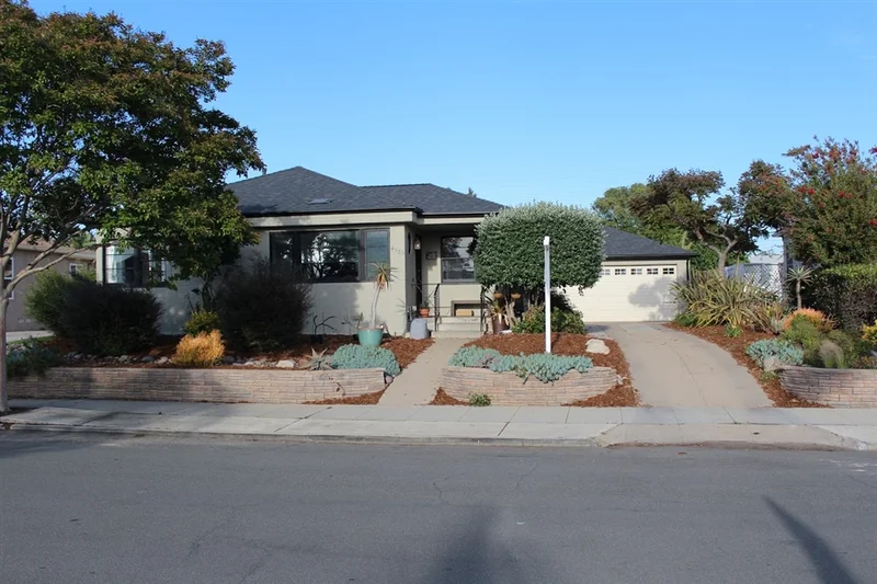 4565 Aragon Dr, San Diego, CA 92115