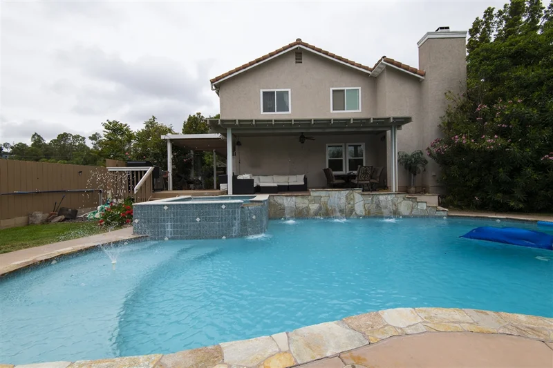 231 Cheyenne Ln, Escondido, CA 92026
