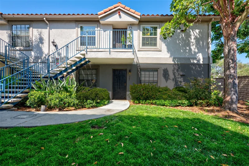 10341 Azuaga St #248, San Diego, CA 92129