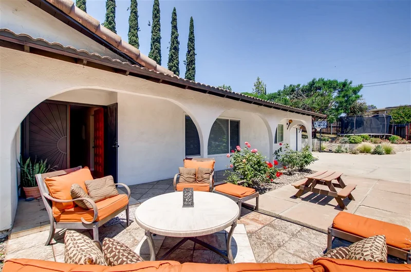 1129 San Pasqual Valley Rd, Escondido, CA 92027