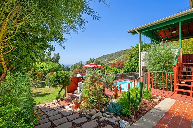 8572 Almond Cir, Lakeside, CA 92040