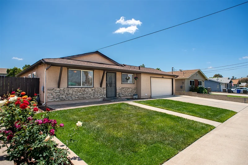 8855 Leigh Ave, Spring Valley, CA 91977