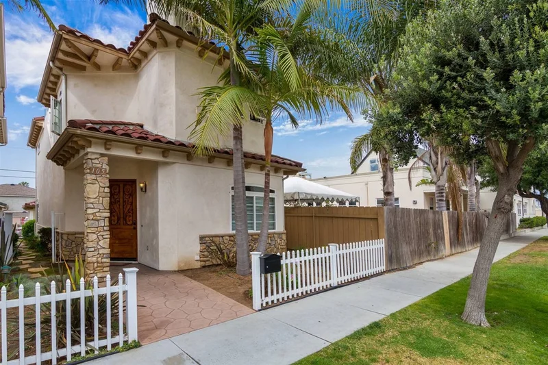 105 Ditmar St, Oceanside, CA 92054
