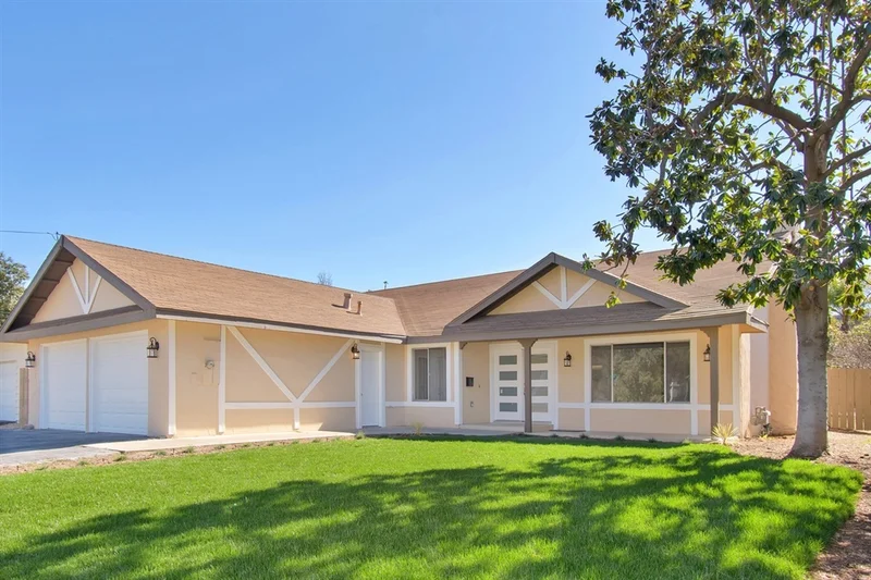1042 Chestnut St, Escondido, CA 92025