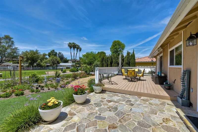 1020 La Reina Dr, San Marcos, CA 92078