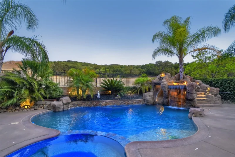 11321 Spring Meadow, San Diego, CA 92128