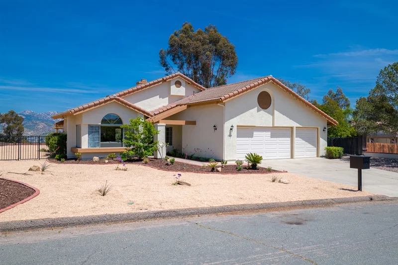 11539 Canyon Park Dr, Santee, CA 92071