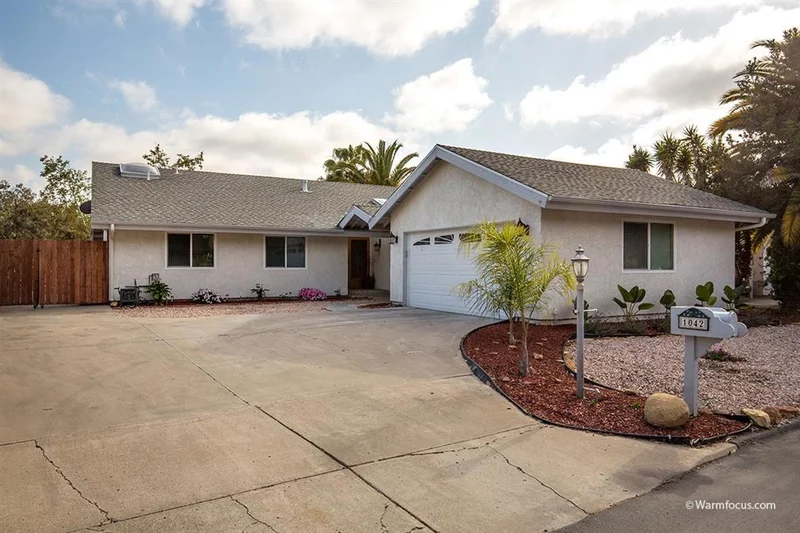 1042 Silver Stallion Dr, Vista, CA 92081