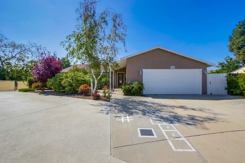 8988 New Seabury, Santee, CA 92071