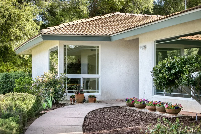 26984 Banbury Dr, Valley Center, CA 92082