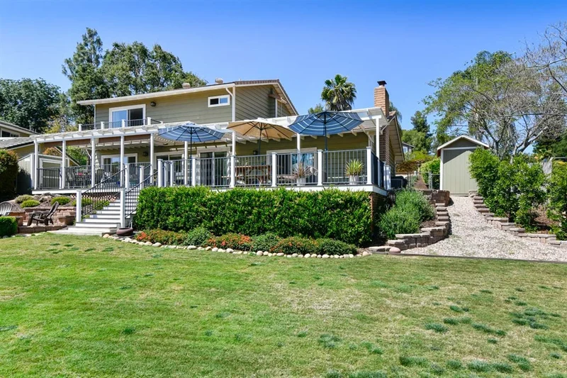 411 Encino Ct, Escondido, CA 92025