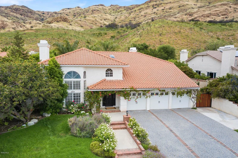 5525 Wembly, Oak Park, CA 91377