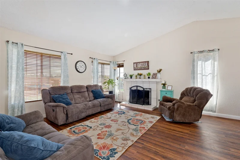 10274 Pebble Beach Dr, Santee, CA 92071