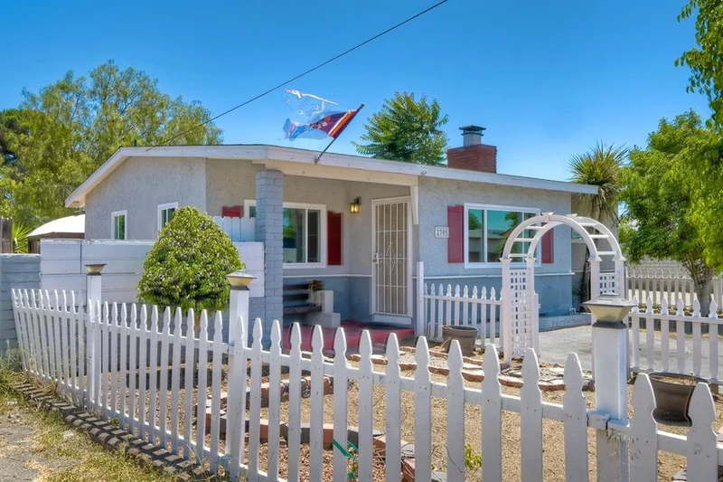 2305 E Washington Ave, Escondido, CA 92027