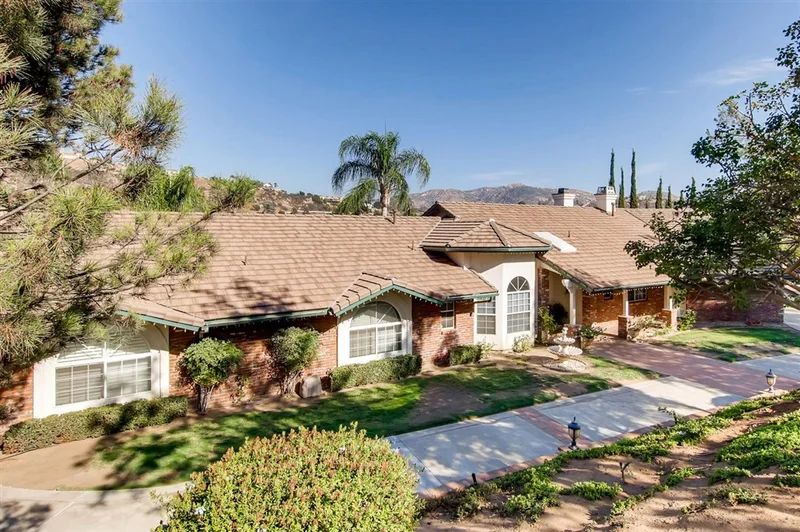 10045 Silver Creek Ln, El Cajon, CA 92021