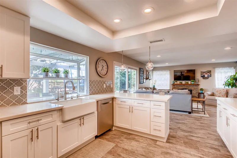 2702 La Duela Lane, Carlsbad, CA 92009