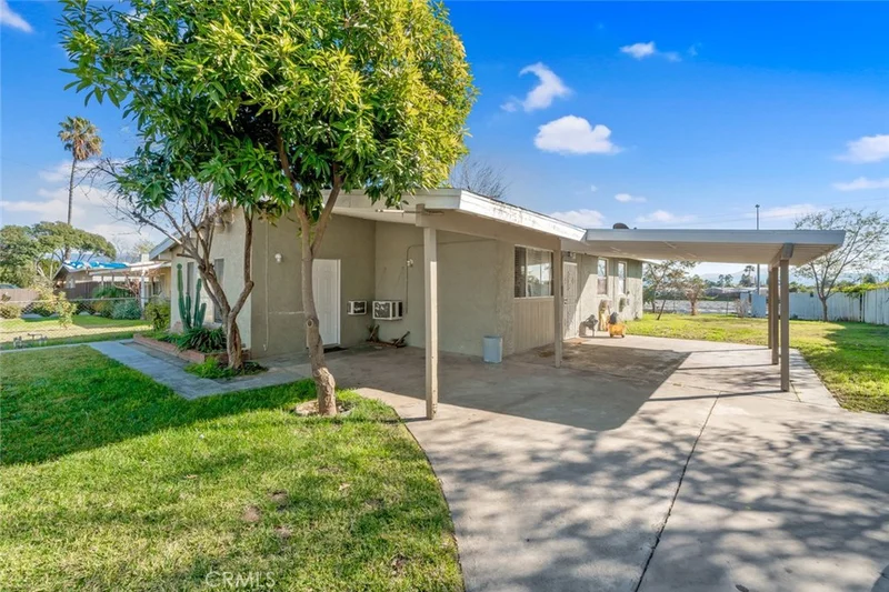 2253 King, San Bernardino, CA 92410