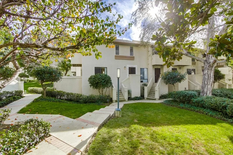 2762 Ariane Dr #106, San Diego, CA 92117