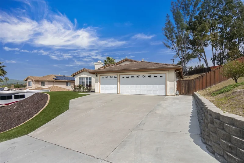8637 Clifford Heights Rd, Santee, CA 92071